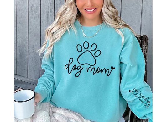 Dog Mom: Just a girl who loves dogs (Black Print)